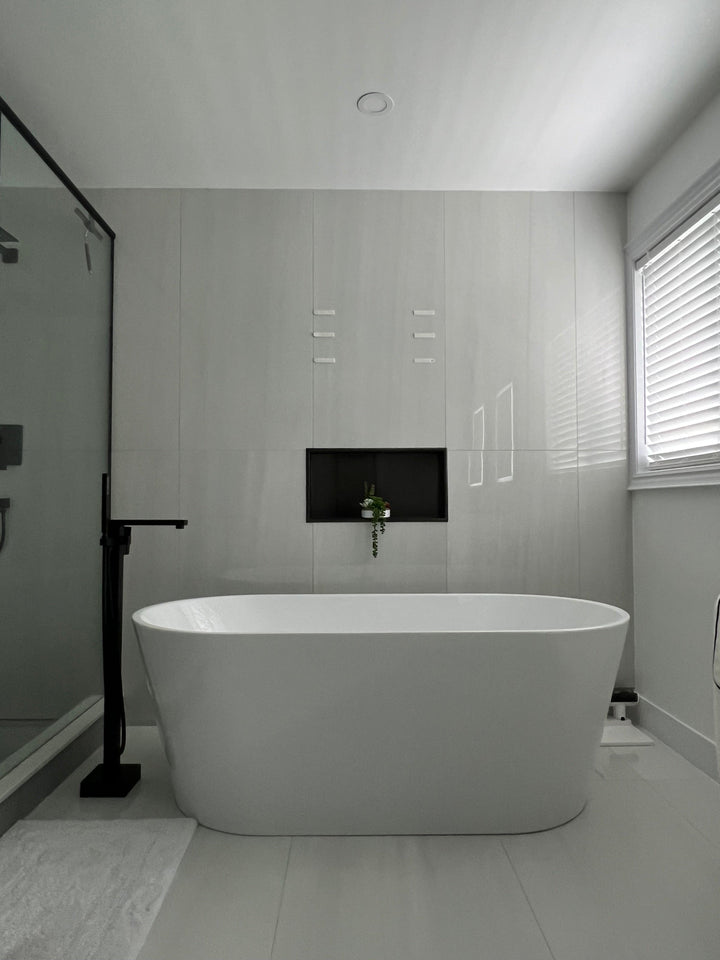 54-inch Oval Freestanding Bathtub in Pure White Acrylic with Slotted Overflow - Vasca Design